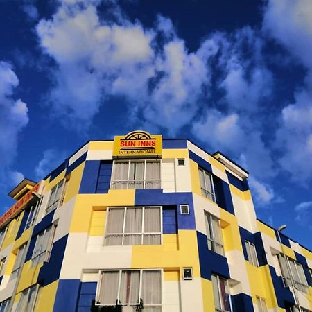 איפוה Sun Inns Meru Raya מראה חיצוני תמונה
