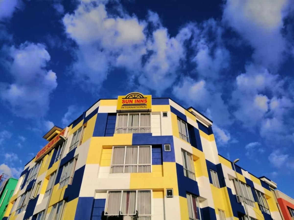 איפוה Sun Inns Meru Raya מראה חיצוני תמונה